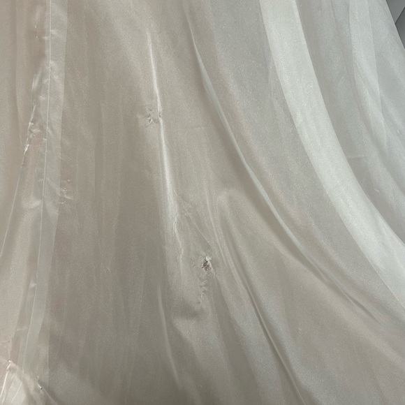 Elegant White Lace Wedding Dress - Picture 6 of 14